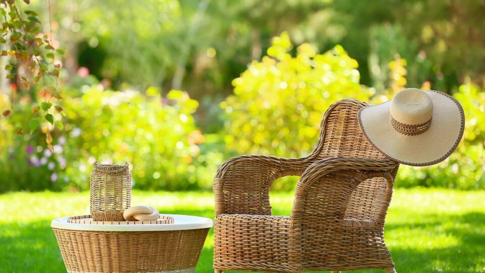 Садовое кресло. Фото: Pixel-Shot / Shutterstock / Fotodom