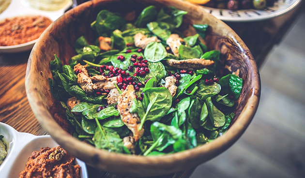 Салат с гранатом и пекинской капустой