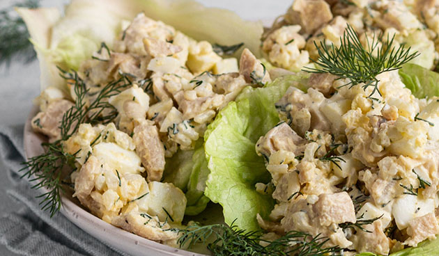 Рецепт салата из кальмаров с яблоками и яйцом