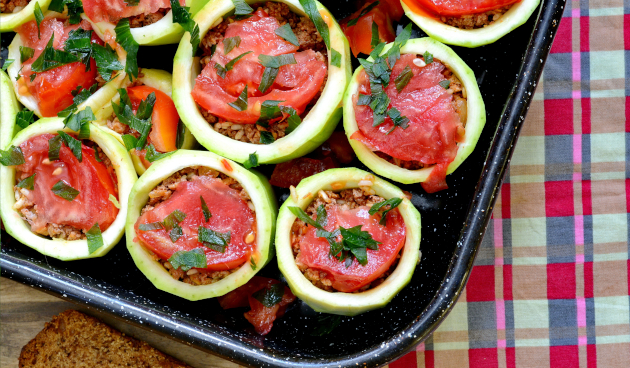 Кабачки с фаршем и помидорами