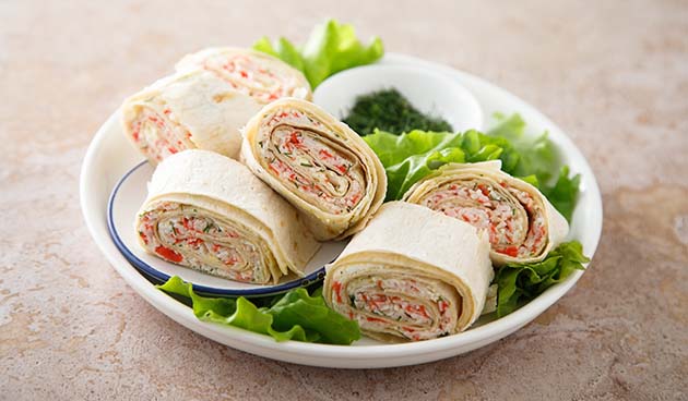 Рулетики из лаваша с крабовыми палочками и сыром