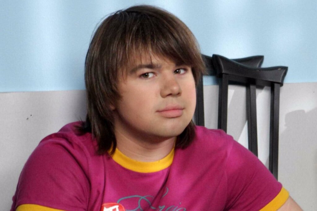 Не чувствует ног: Полежайкин из «Папиных дочек» передвигается в инвалидной коляске