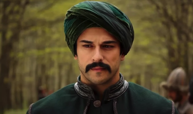 Поклонники подозревают Бурака Озчивита в служебном романе