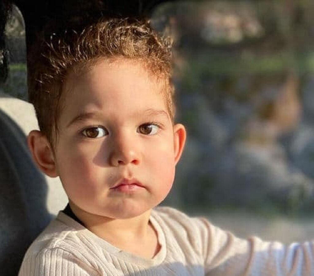 Бурак Озчивит с женой отметили двухлетие сына