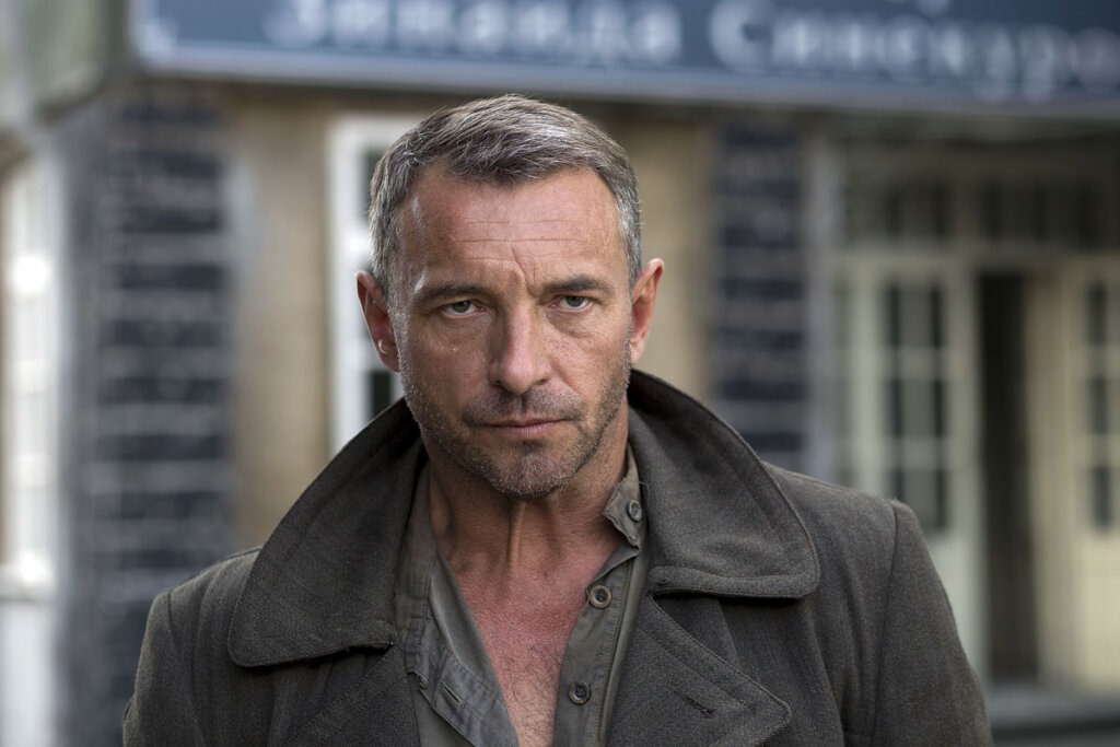 Сын актеров, бывший боксер и вэдэвэшник, многодетный отец и звезда криминальных сериалов: как сложилась судьба Максима Дрозда