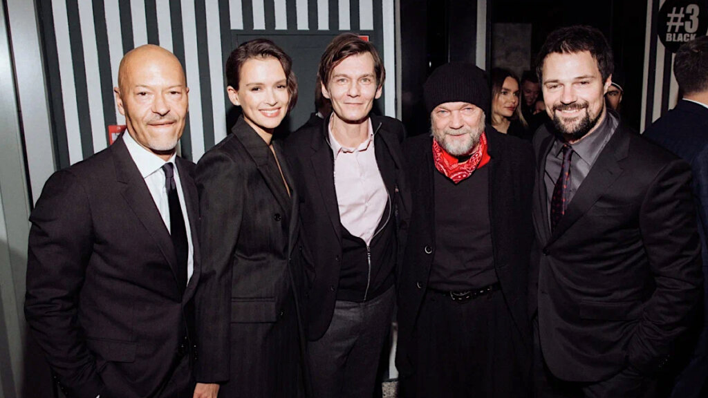 Влюбленная Акиньшина, счастливый Бондарчук с Паулиной и одинокий Дибров на премьере Данилы Козловского