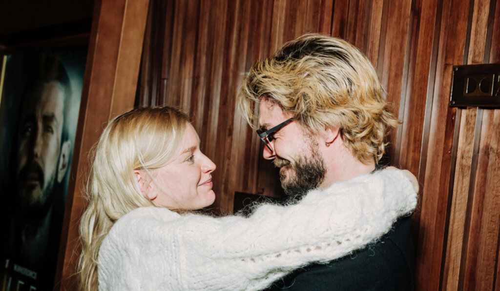 Матвеев вместо Боярской обнимал яркую блондинку, Костолевский показал жену-француженку, а Цапник в шортах удивил внешним видом