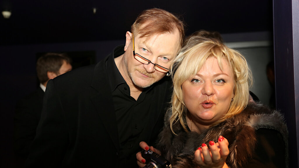 Как выглядит жена Кузьмича из «Особенностей национальной охоты» после трепанации черепа