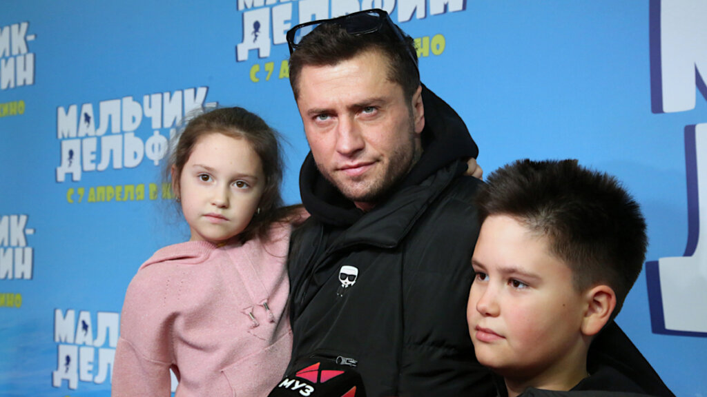 Пристыженный Прилучный потерял голову из-за новой жены и забыл про дочь