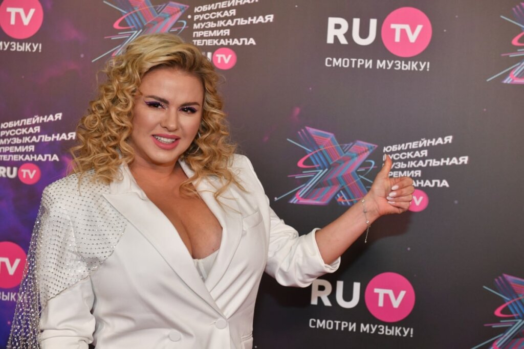 Новости шоу-бизнеса: Собчак взбесила россиян, Чехова взвыла на Бали и Семенович закатила истерику