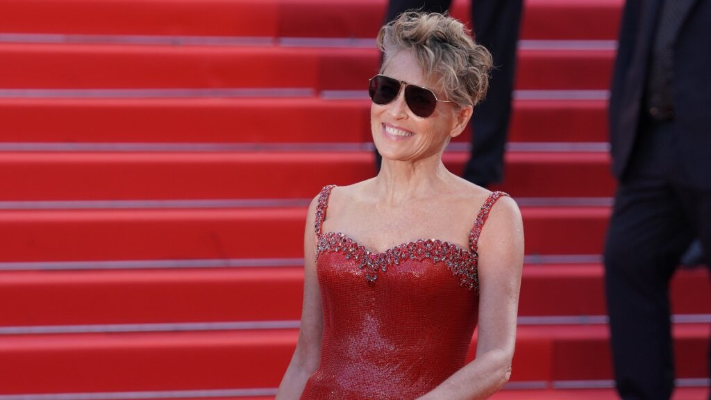 64-летняя Шэрон Стоун показала себя без одежды