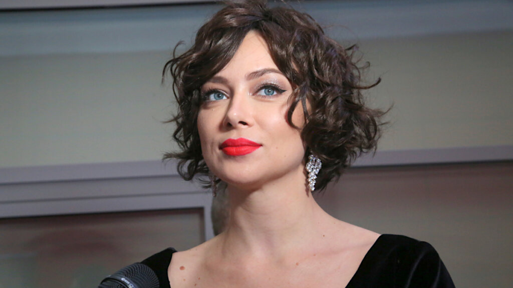 Крошечное бикини едва прикрыло прелести Настасьи Самбурской