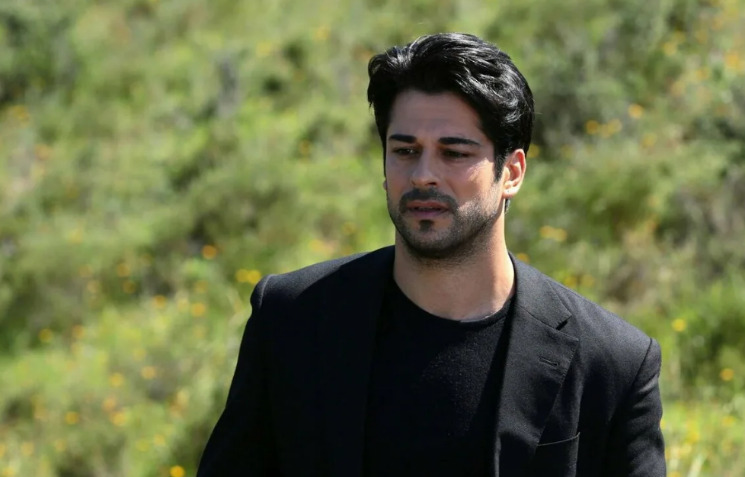 Бурак Озчивит больше не в тренде: В Турции выбрали самых красивых актеров 2022 года