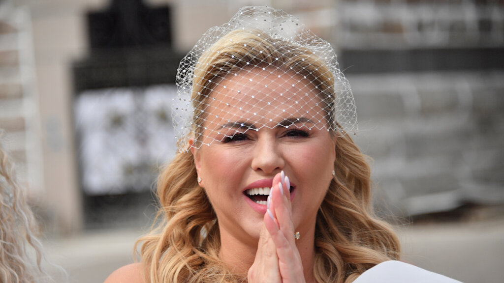 Анна Семенович готовится к свадьбе с богатым мужчиной