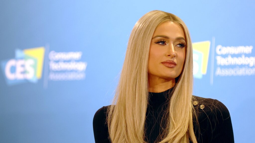 Пэрис Хилтон впервые стала мамой