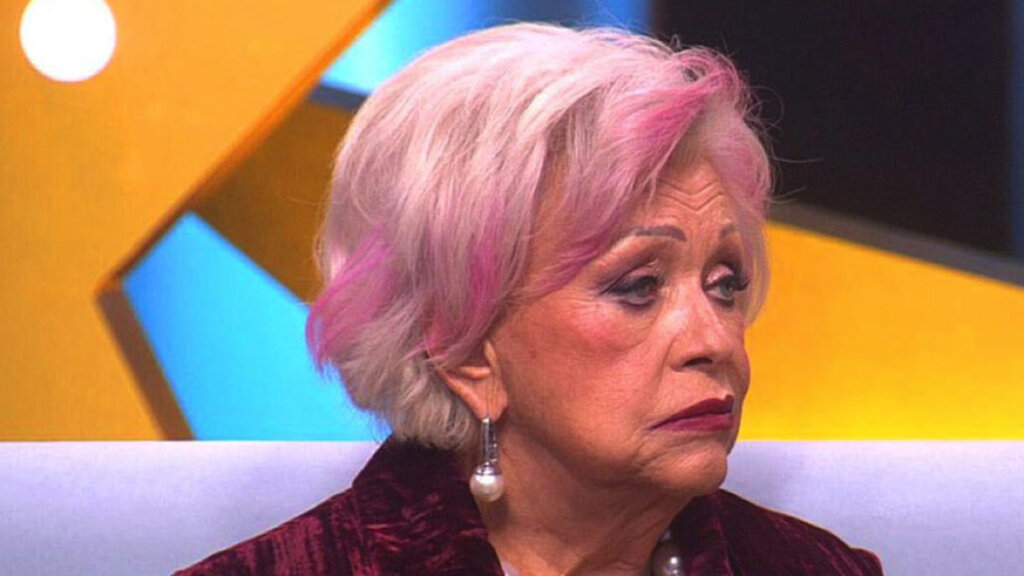 Измученной болями вдове Николая Караченцова стало хуже