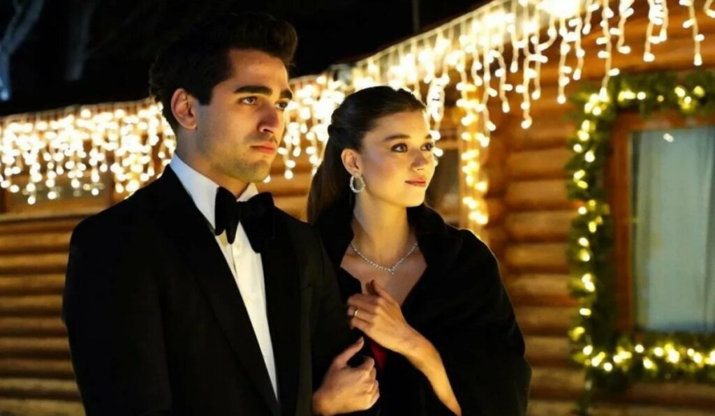 И все-таки они пара: Появились реальные доказательства романа Афры Сарачоглу и Мерта Рамазана Демира