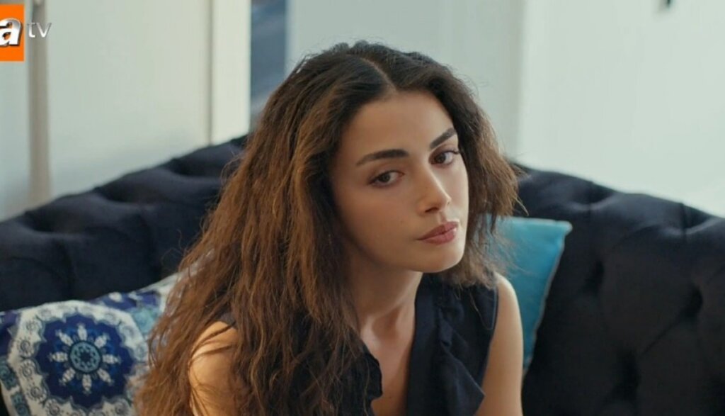 И все-таки они пара : Озге Ягыз закрутила роман с коллегой по сериалу «Сапфир» Бураком Беркаем Акгюль