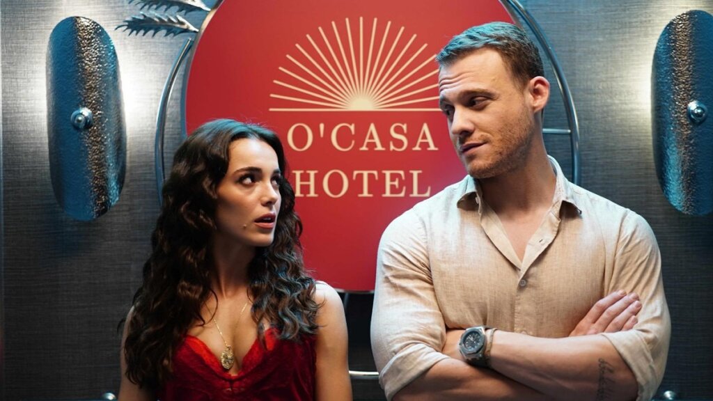 Керем Бюрсин и Хафсанур Санджактутан встречаются