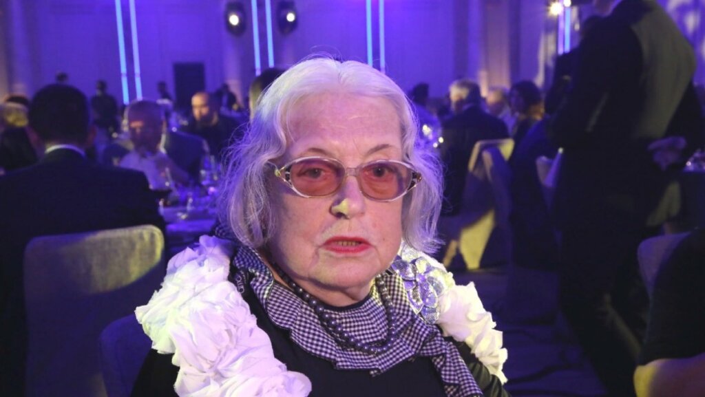 Лидия Федосеева-Шукшина почти ничего не слышит