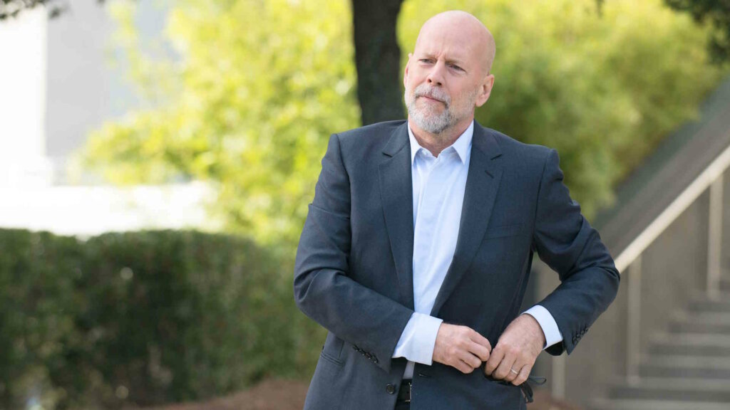 Деми Мур опубликовала фото разбитого болезнью Брюса Уиллиса