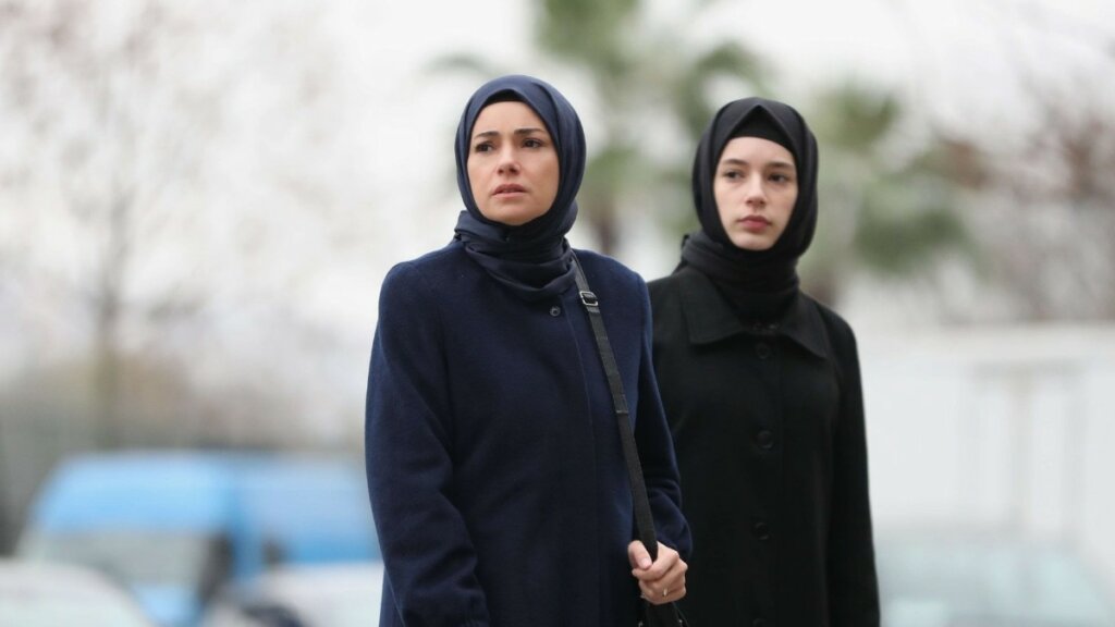 Турецкий сериал «Красные бутоны-2»: когда ждать второй сезон и первые подробности сюжета