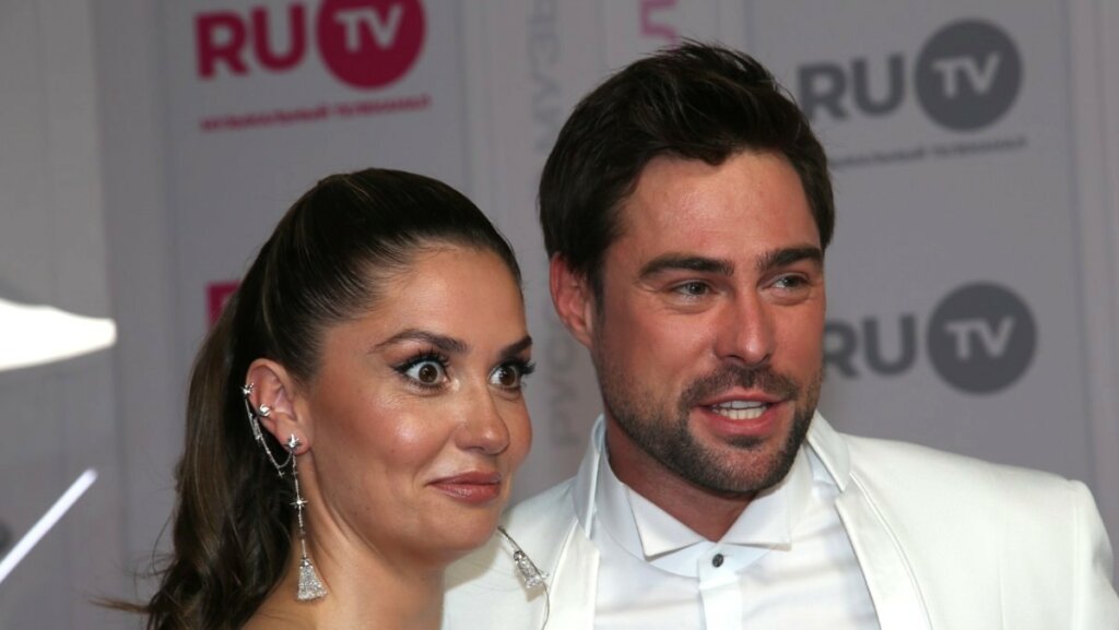 Агату Муцениеце и Ивана Чуйкова выгнали из ресторана