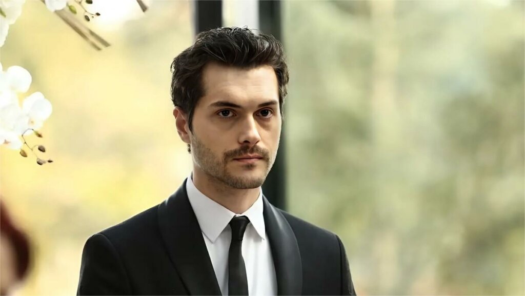 Звезда сериалов «Лейла» и «Последнее лето» впервые стал отцом