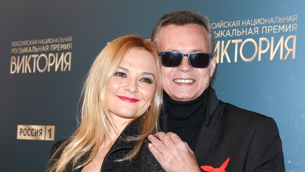 «Она держала лицо их семьи»: Лера Кудрявцева спросила дочь Владимира Левкина о поведении вдовы