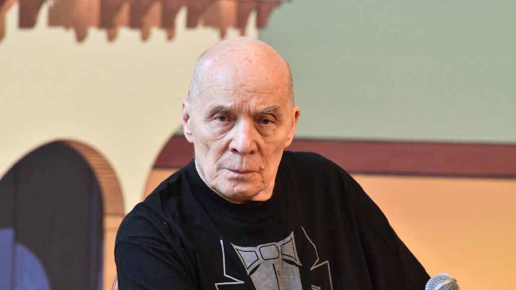 Актер Александр Филиппенко принял решение не возвращаться в Россию