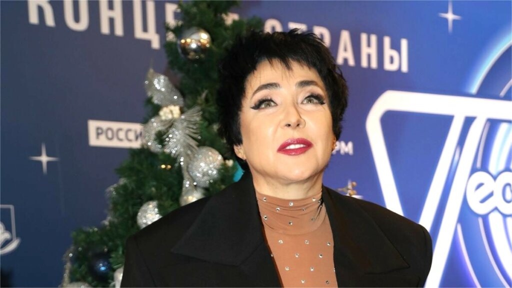 «Буду петь бесплатно»: Обиженная Лолита пожаловалась на отсутствие доходов из-за хейтеров