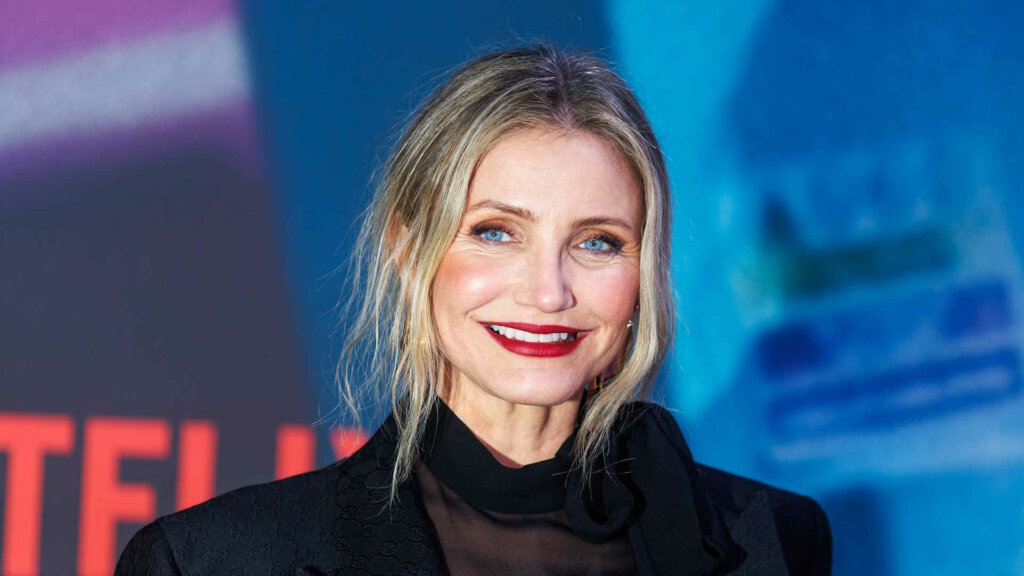 52-летнюю Кэмерон Диас заметили во время прогулки с годовалым сыном Кардиналом