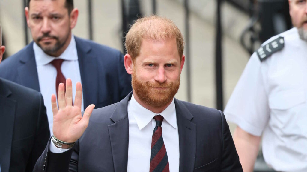 Новый пиар на крови и знак Трампу: принц Гарри приехал на Украину с гуманитарным визитом