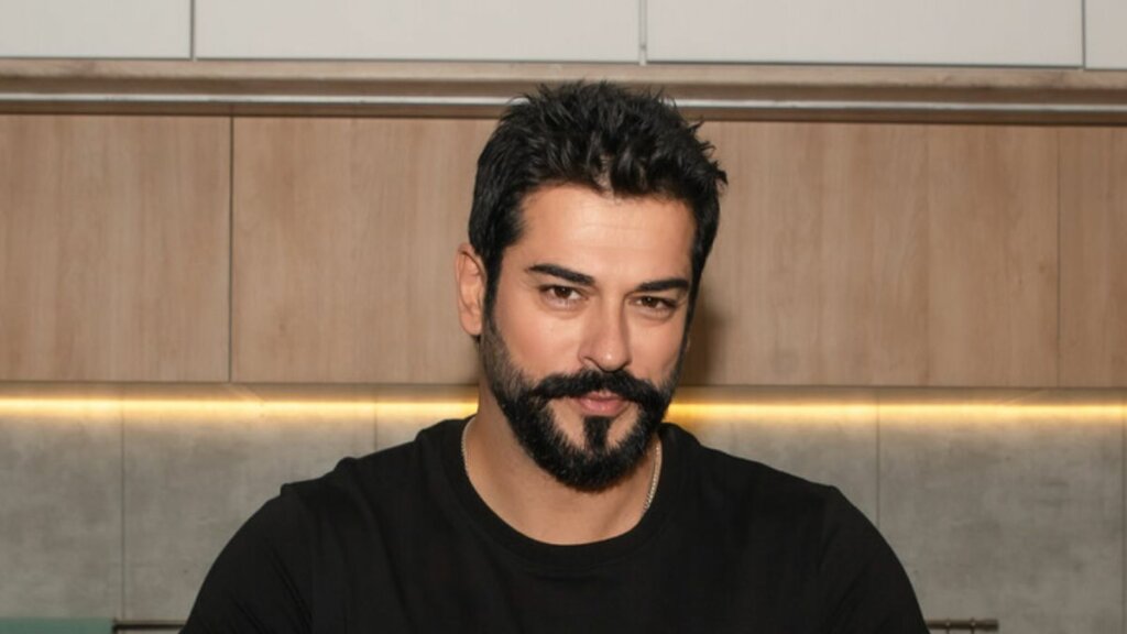 Верный муж, любящий отец и один из самых красивых актеров турдизи с армией хейтеров: Как живет Бурак Озчивит