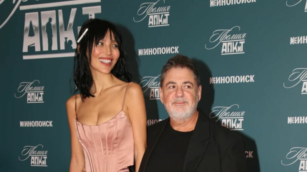 Александр Цекало с красавицей-женой произвел фурор в Москве: тайно вернулись в Россию