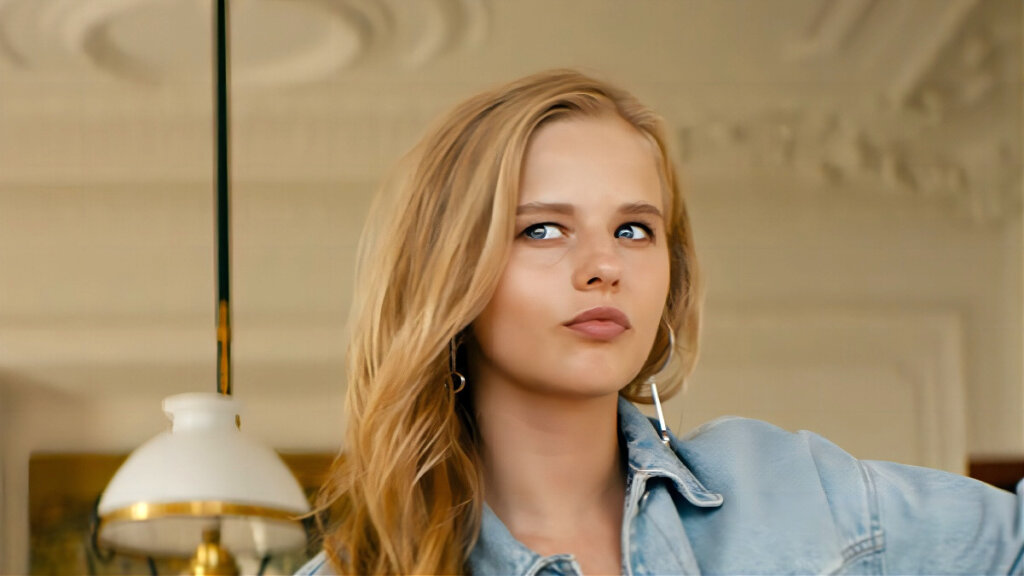 Стройная красавица Саша Бортич снялась топлес на пляже