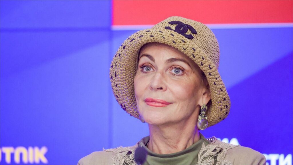 64-летняя Алена Яковлева высказалась об отношениях с молодыми избранниками