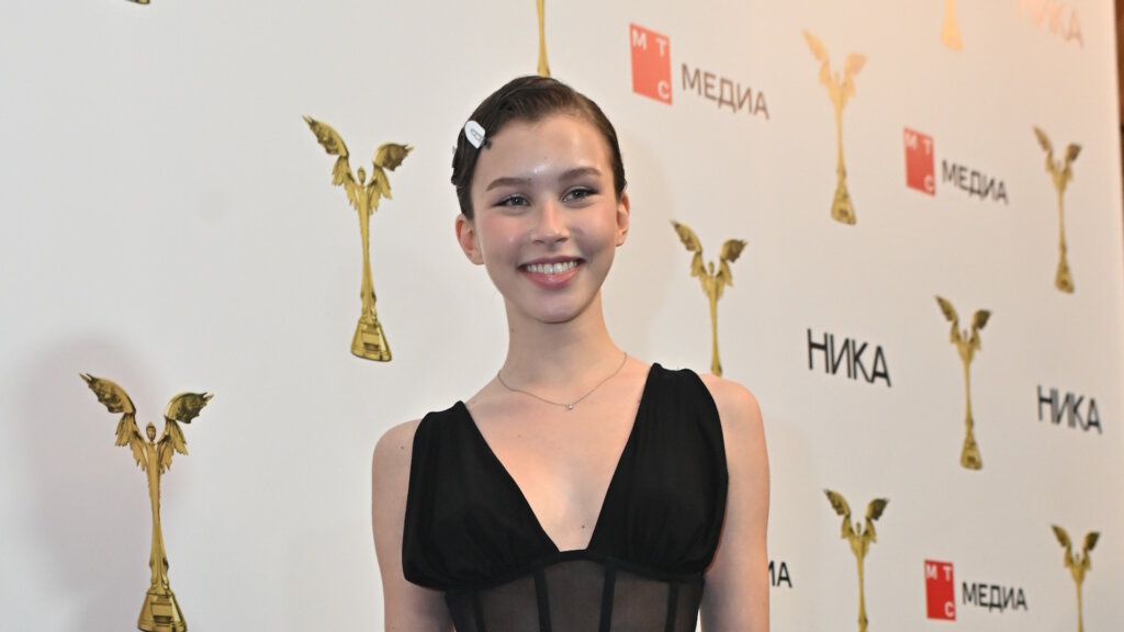 Анна Пересильд показала фото в кружевных колготках