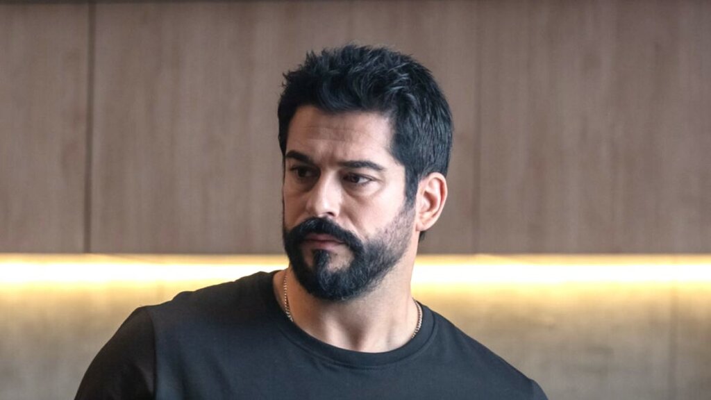 Бурак Озчивит назвал свои любимые турецкие сериалы и получил шквал критики