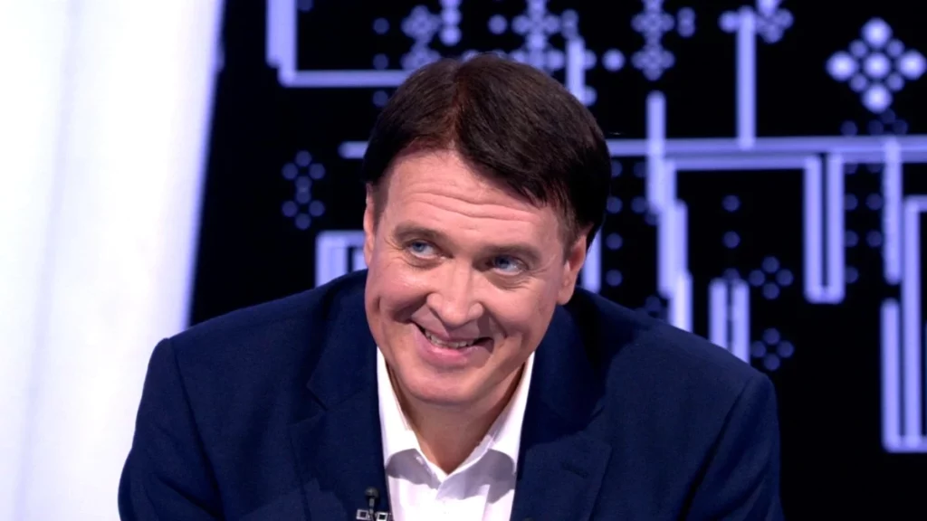 Денис Матросов в пятый раз стал отцом: 44-летняя жена родила долгожданную дочь