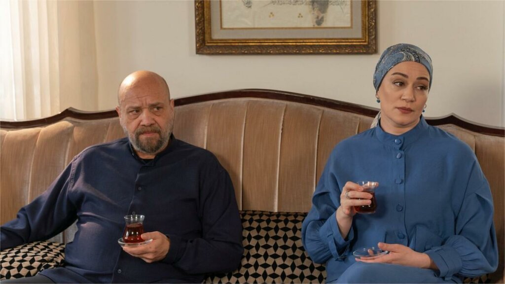 Рейтинги взлетели: Описание 132 серии турецкого сериала «Клюквенный щербет»