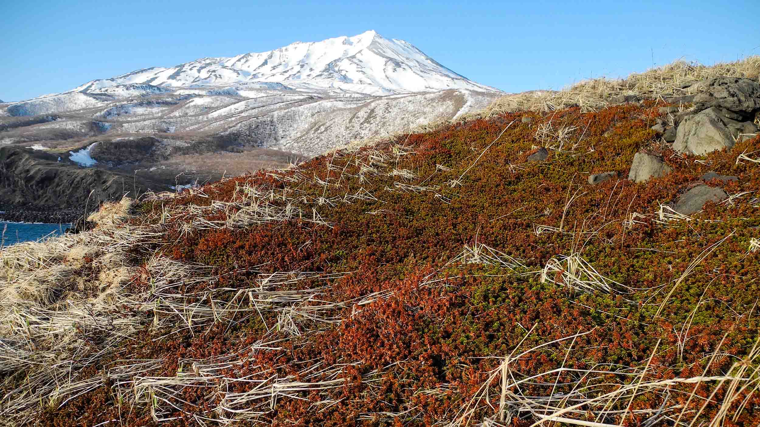 Сахалинская область Вид на вулкан Богдан Хмельницкий