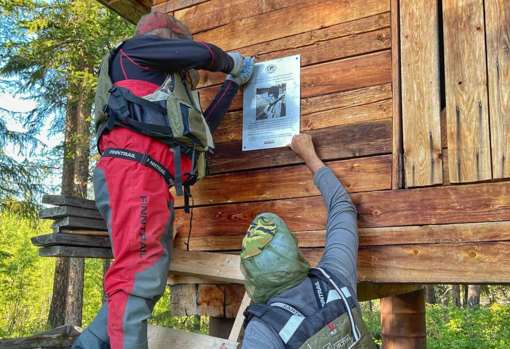 установка памятной таблички