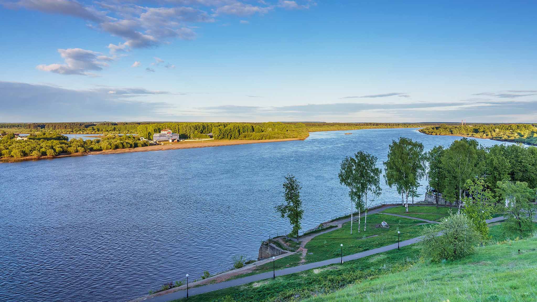 Киров резиденция кикиморы вятской. Куда сходить с детьми в кирове зимой. Куда сходить с детьми в кирове зимой. Казань экскурсии зимой. Киров театральная площадь зима.