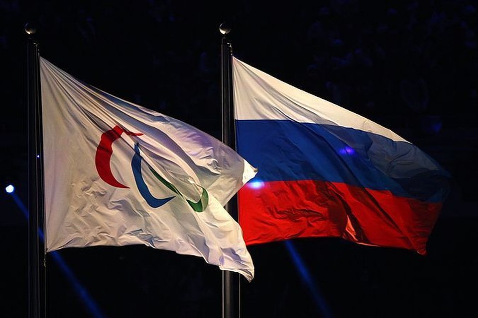 Флаги Международного паралимпийского комитета и России Флаги Международного паралимпийского комитета и России