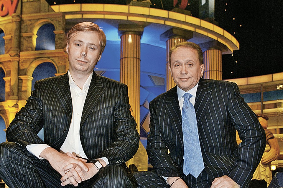 Александр Васильевич Масляков занимает пост президента «АМиКа», а его сын Александр - должность гендиректора этой компании. Фото: photoxpress.ru