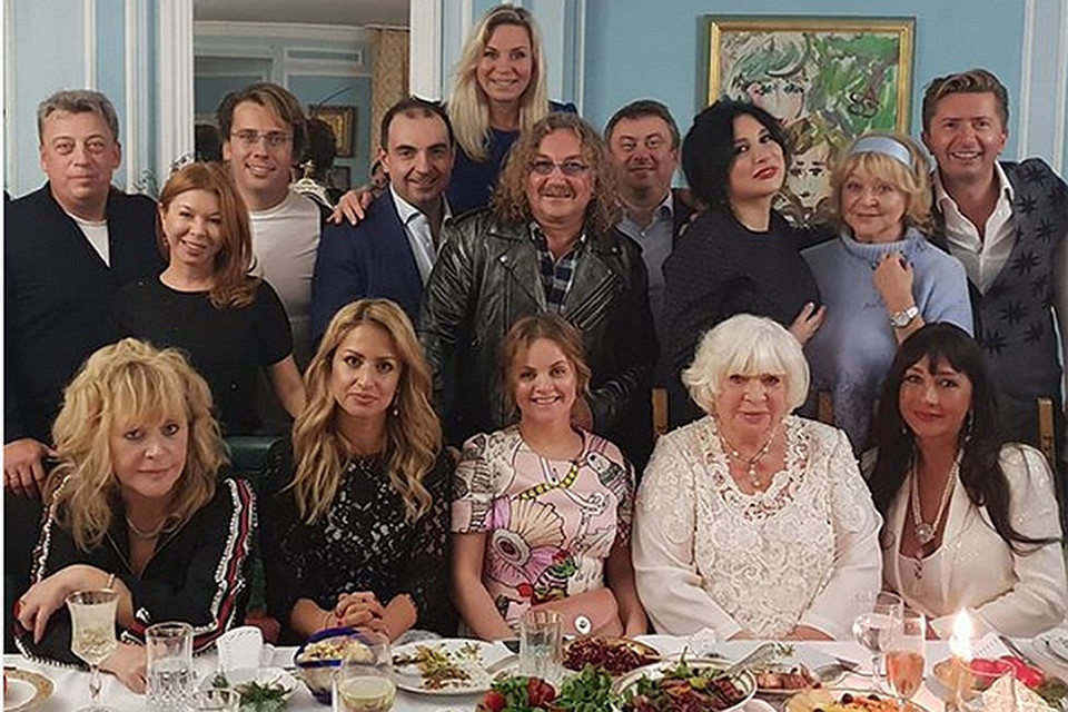 Garri I Liza Schitayut Menya Svoej Babushkoj Nazvannaya Sestra