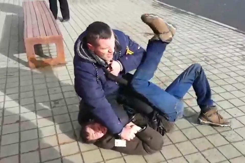 АВБОШ БА ДАСТ АФТОД