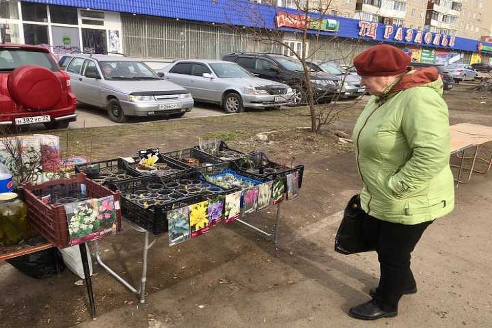 Цветы люди практически перестали покупать.