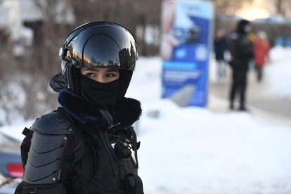 Все подходы к Мосгорсуду оцепили омоновцы.